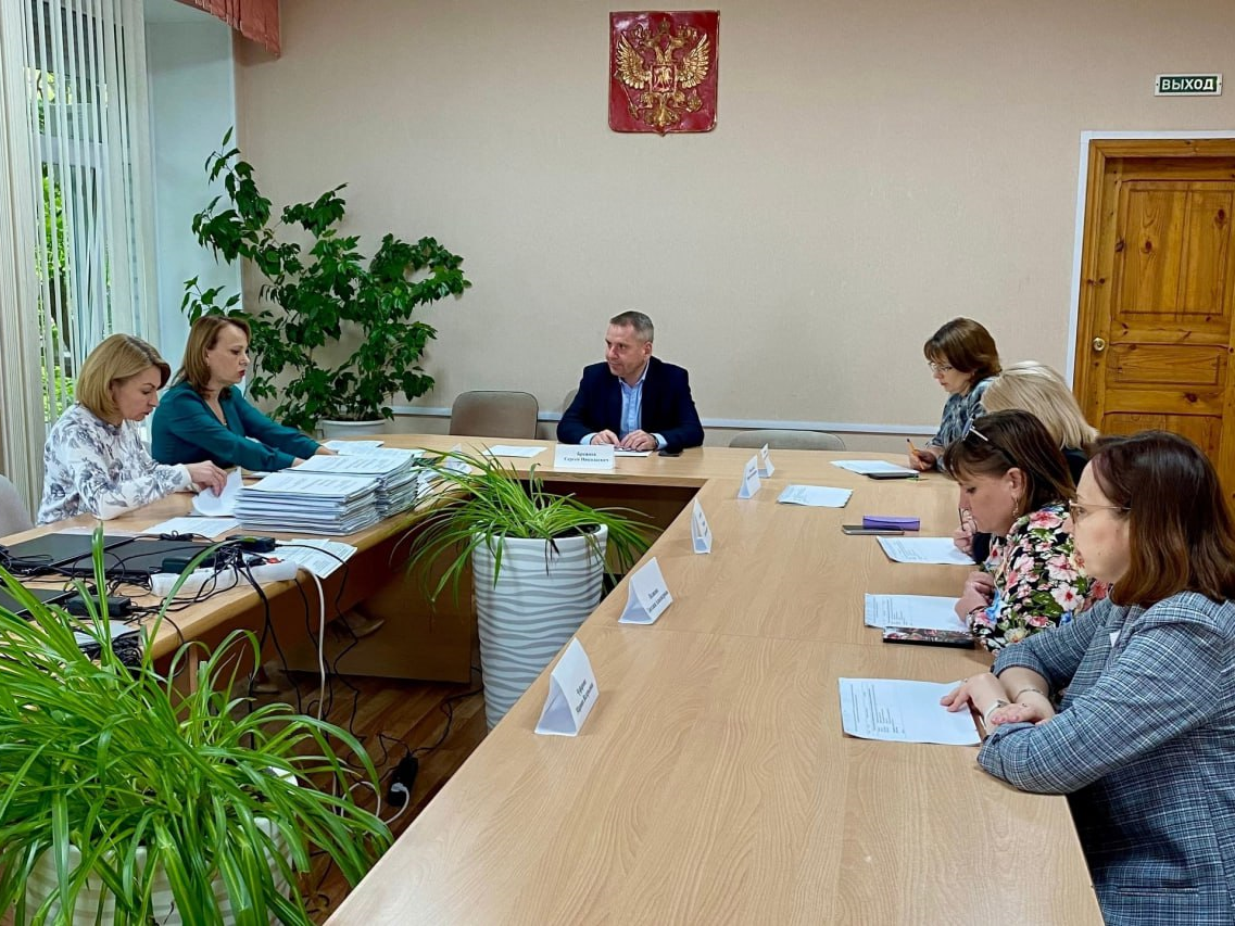 В комитете социальной защиты населения Курска прошло заседание межведомственной комиссии по рассмотрению социальных контрактов.