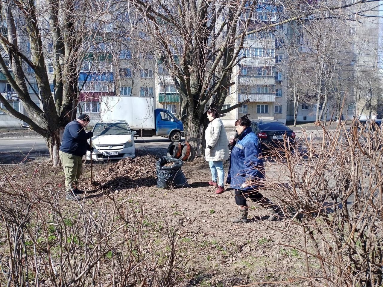 Городской молодежный центр «Гелиос» наводит санитарный в Центральном округе.