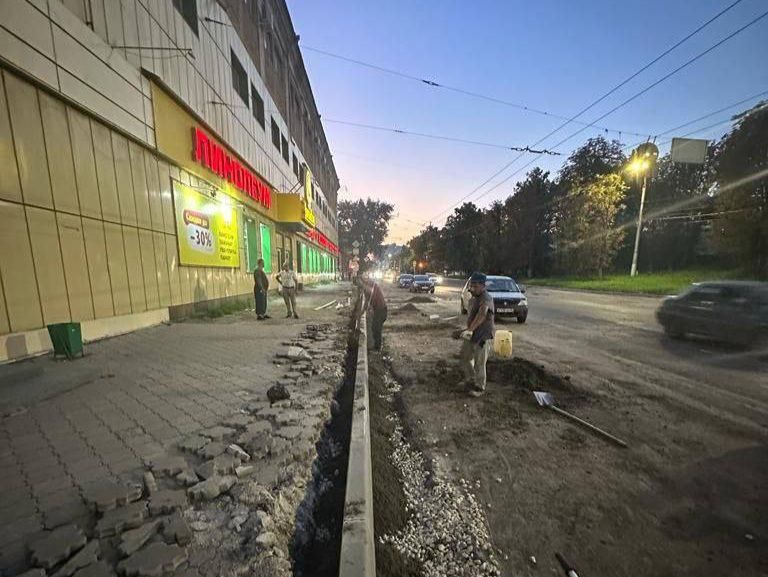 В городе продолжается ремонт дорожного покрытия.