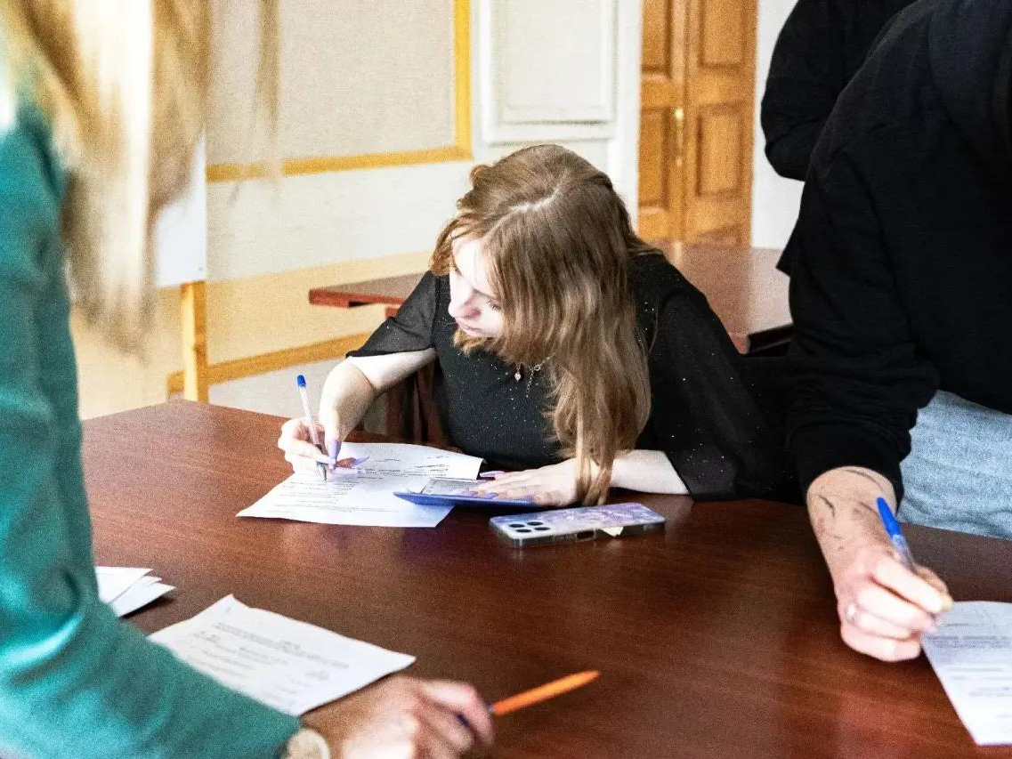 В Курске продолжается работа по обеспечению жильем детей-сирот и детей, оставшихся без попечения родителей.