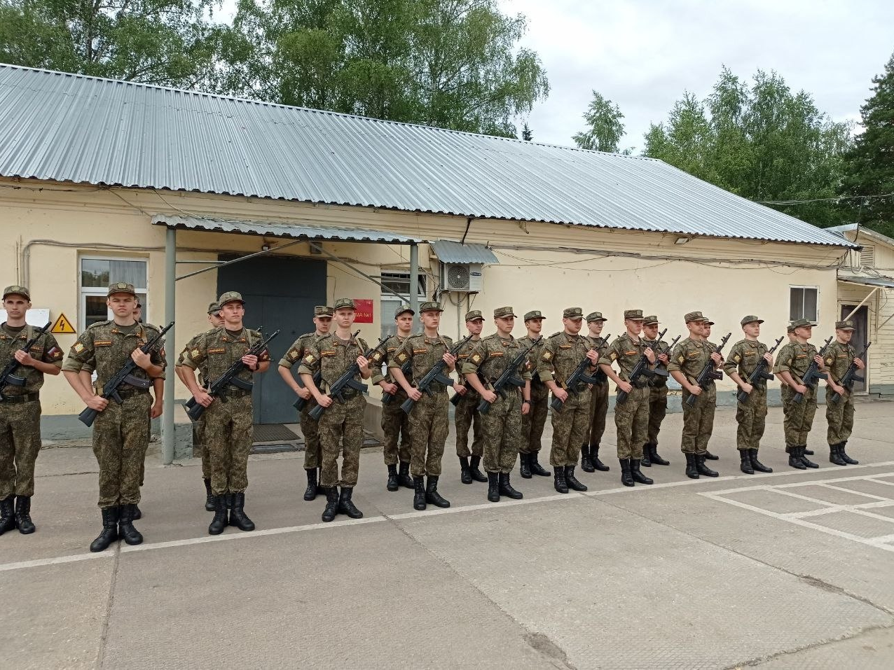Будущие офицеры запаса военного учебного центра Юго-Западного университета продолжают учебно-полевые сборы.