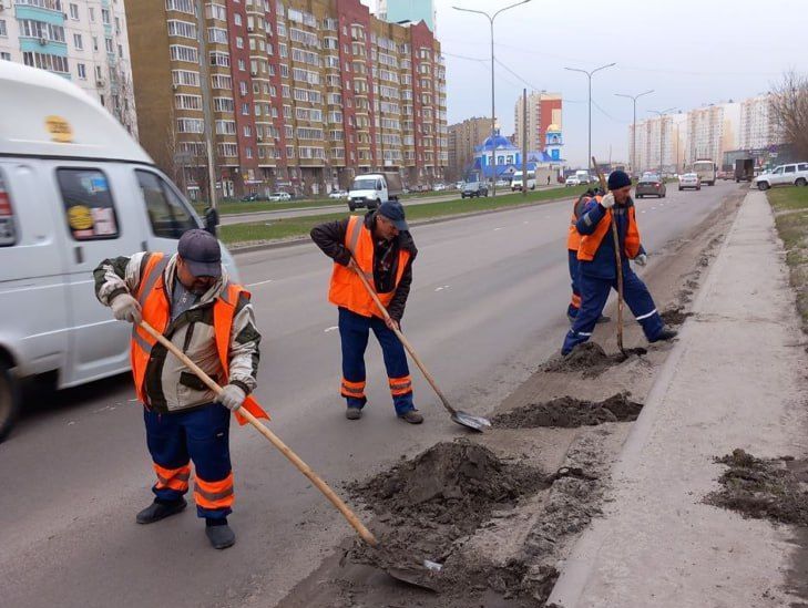 Продолжается работа курских дорожных служб.