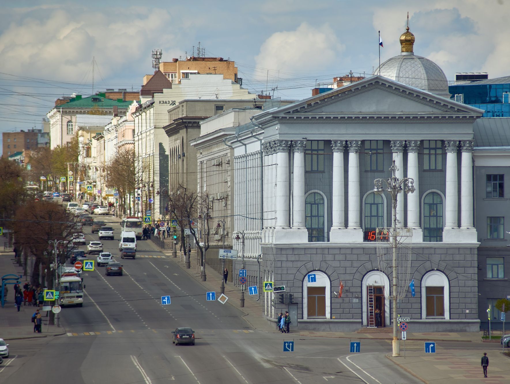 В комитете архитектуры и градостроительства Курска разработали схему, сформированную из 104 схем размещения некапитальных гаражей с указанием адресных ориентиров и мест расположения.