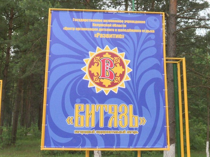 Дети вместе с педагогами подготовили разнообразную программу. Юные артисты читали стихи, пели трогательные песни и рассказывали истории о детстве бабушек.   В свою очередь, взрослые учились современным танцевальным и музыкальным трендам. Они вместе с внук.