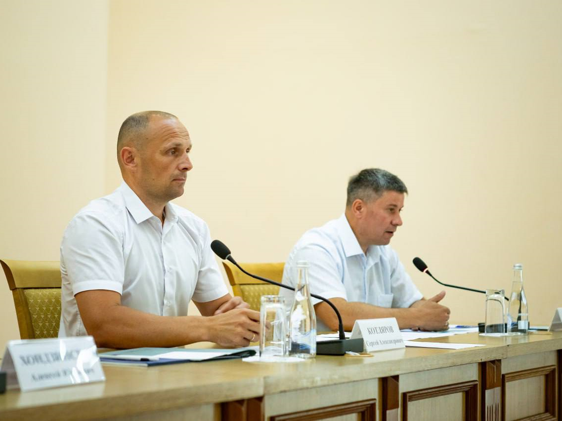 По поручению врио губернатора Александра Хинштейна (https://t.me/Hinshtein) вместе с коллегами провели встречу с инициативной группой проспекта Дружбы.