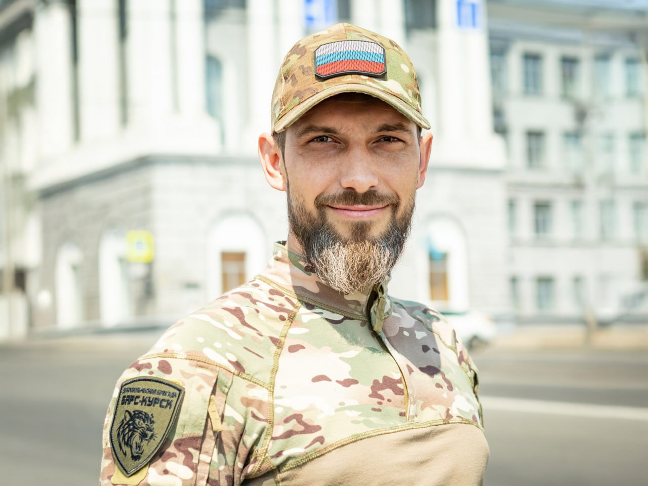 Еще у одного нашего коллеги закончился контракт с «БАРС—Курск». Сегодня начальник службы протокола администрации города Андрей Попов возвращается на свое рабочее место.
