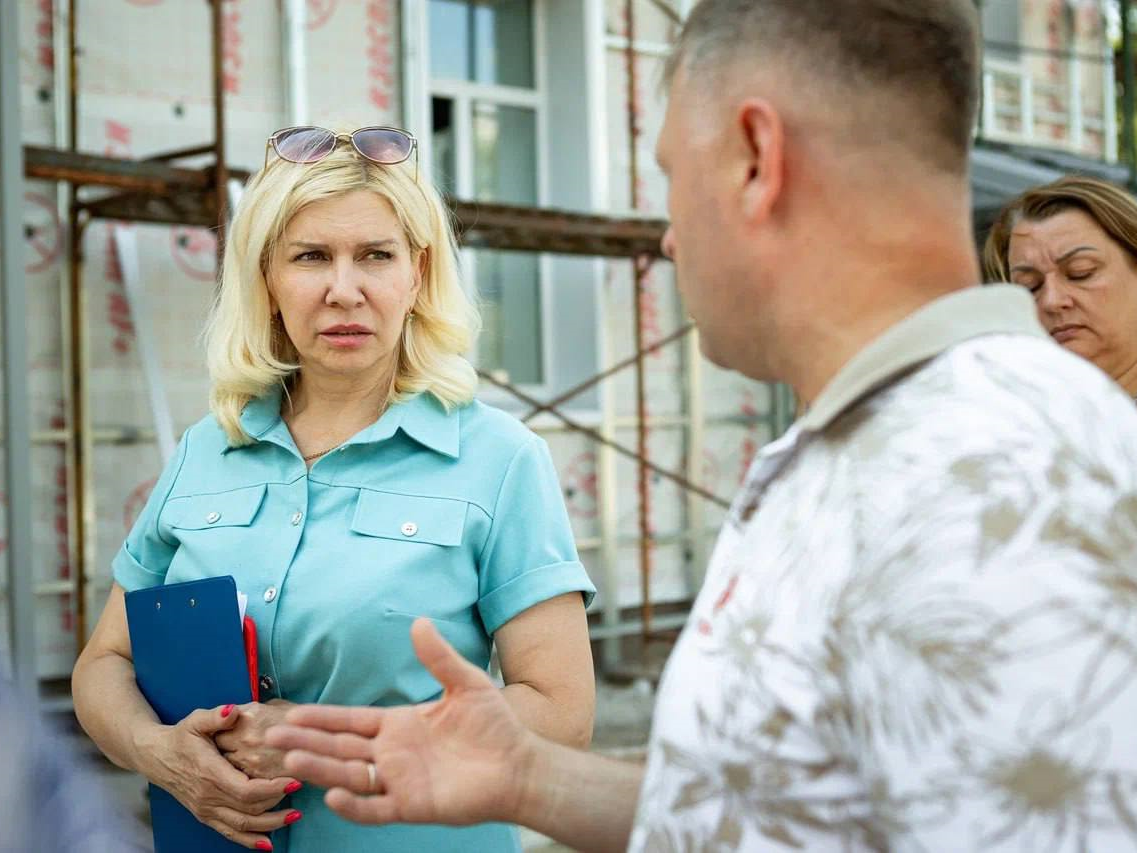 Председатель комитета образования Курска Лидия Асадчих проинспектировала ход работ в трех школах.