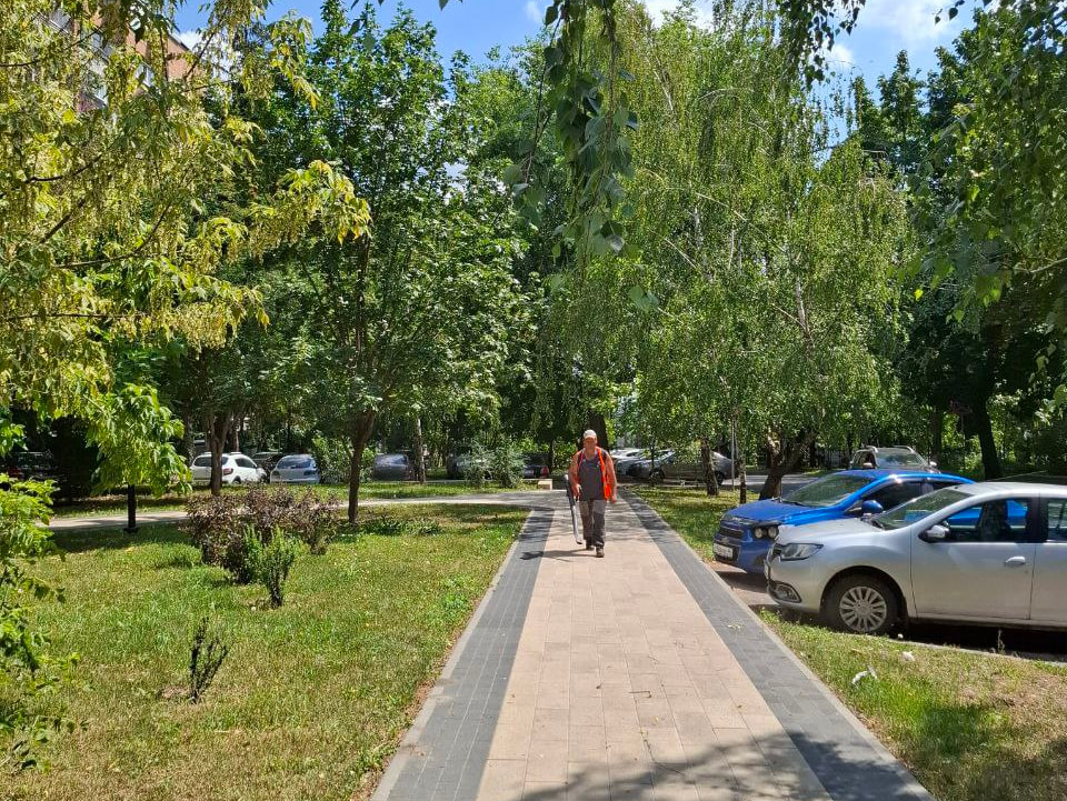 В городе продолжается уборка.