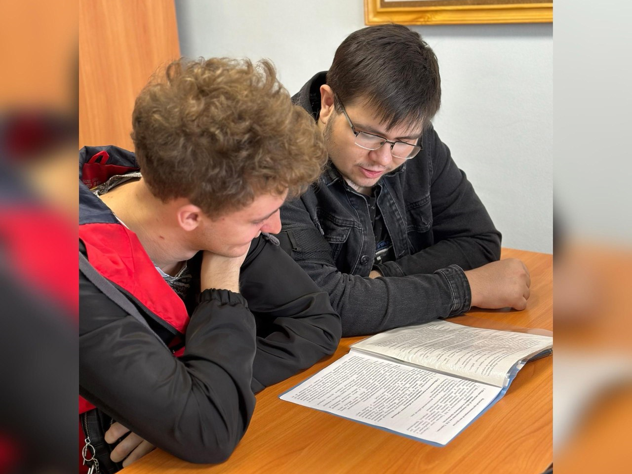 Курские предприятия принимают на практику студентов. Так, на «Авиаавтоматике» им. В.В. Тарасова азы профессии изучают студенты электромеханического техникума.