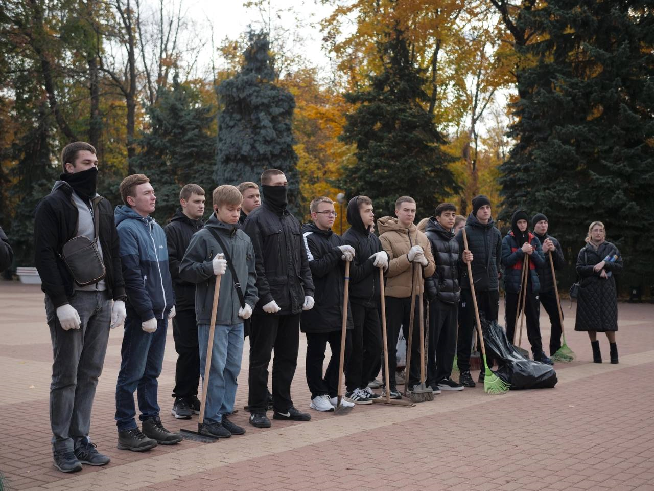 В преддверии 83-й годовщины обороны города Курска от немецко-фашистских захватчиков, с целью сохранения памяти о погибших в годы Великой Отечественной войны 30 октября 2024 года на Никитском кладбище состоялась добровольческая акция «Почти их память».