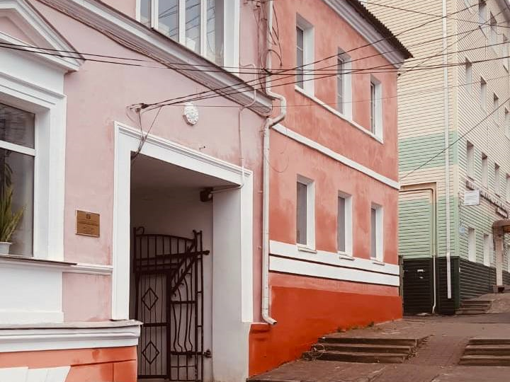 Городской жилищный фонд напоминает бывшим работникам предприятий, учреждений, организаций и их семьям, которые получили места в общежитиях до 1 марта 2005 года, о необходимости привести в порядок документы на право проживания в этих помещениях.