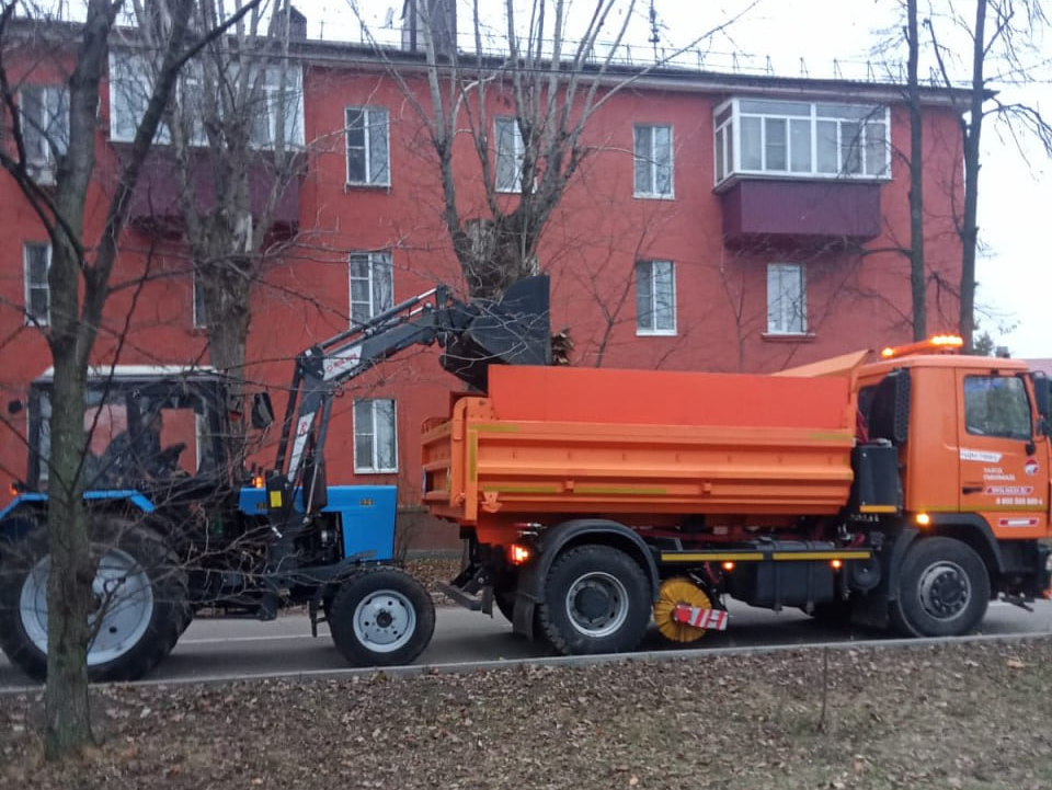 В Курске каждый день проводится уборка территорий. Для того, чтобы город стал чище, на улицах трудятся специалисты подрядных организаций. Об этом рассказали в комитете ЖКХ.