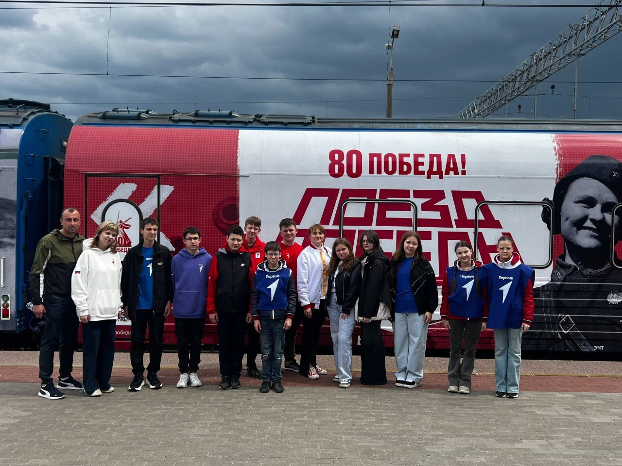 Курск присоединился к проекту «Поезд Победы (https://poyezd-pobedy.ru/)» — иммерсивной инсталляции, размещенной в составе поезда.