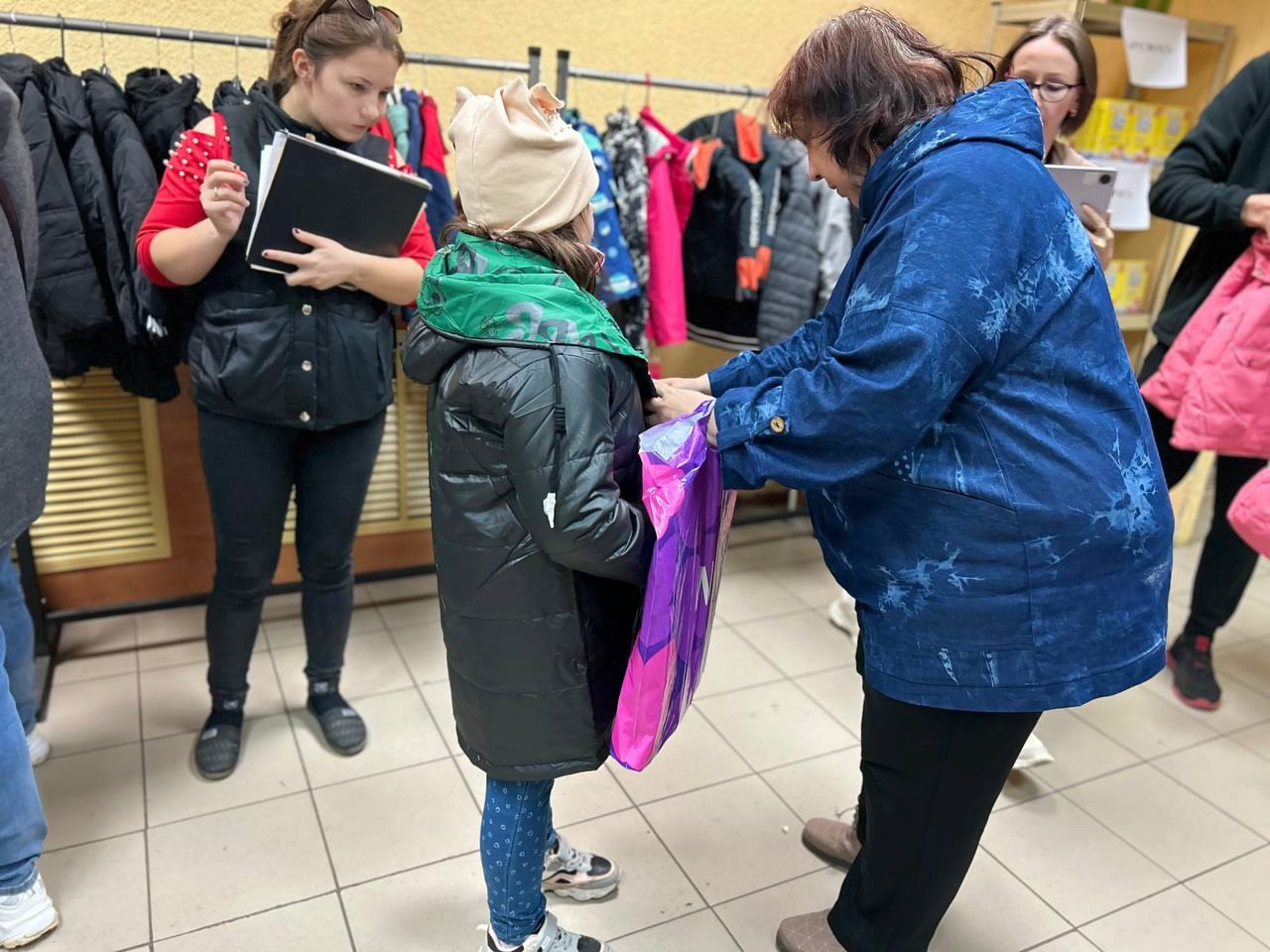 В Курске продолжает действовать проект «Добрая Газель для всей семьи». Его организовали комитет социальной защиты населения (https://vk.com/ksznkursk) и межрегиональная общественная организация «Социальный навигатор».