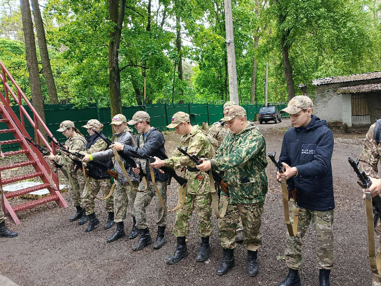 В бригаде «Барс-Курск (https://t.me/Bars_Kursk_info)» прошли очередные учебные занятия подшефного юнармейского отряда «Юные Барсы-Курск».