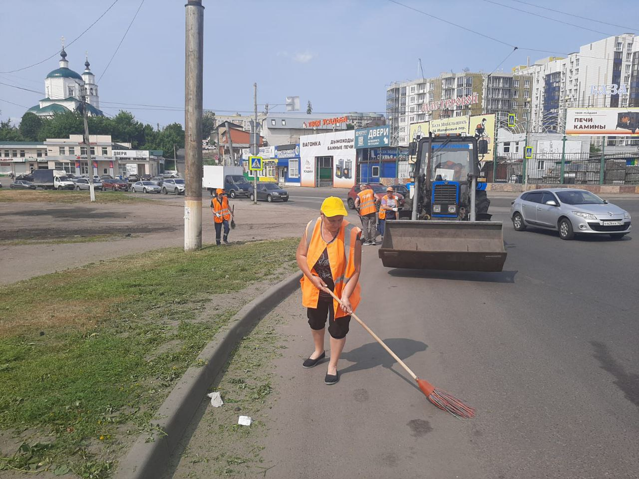В Курске продолжаются работы по наведению порядка на улицах.