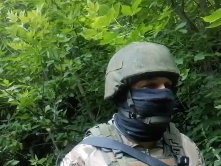 Командир взвода инженерно-саперного подразделения бригады «БАРС-Курск» с позывным «Эмиль» рассказывает об изощренности украинских нацистов, которые с помощью минирования пытаются нанести максимальный ущерб мирному населению.