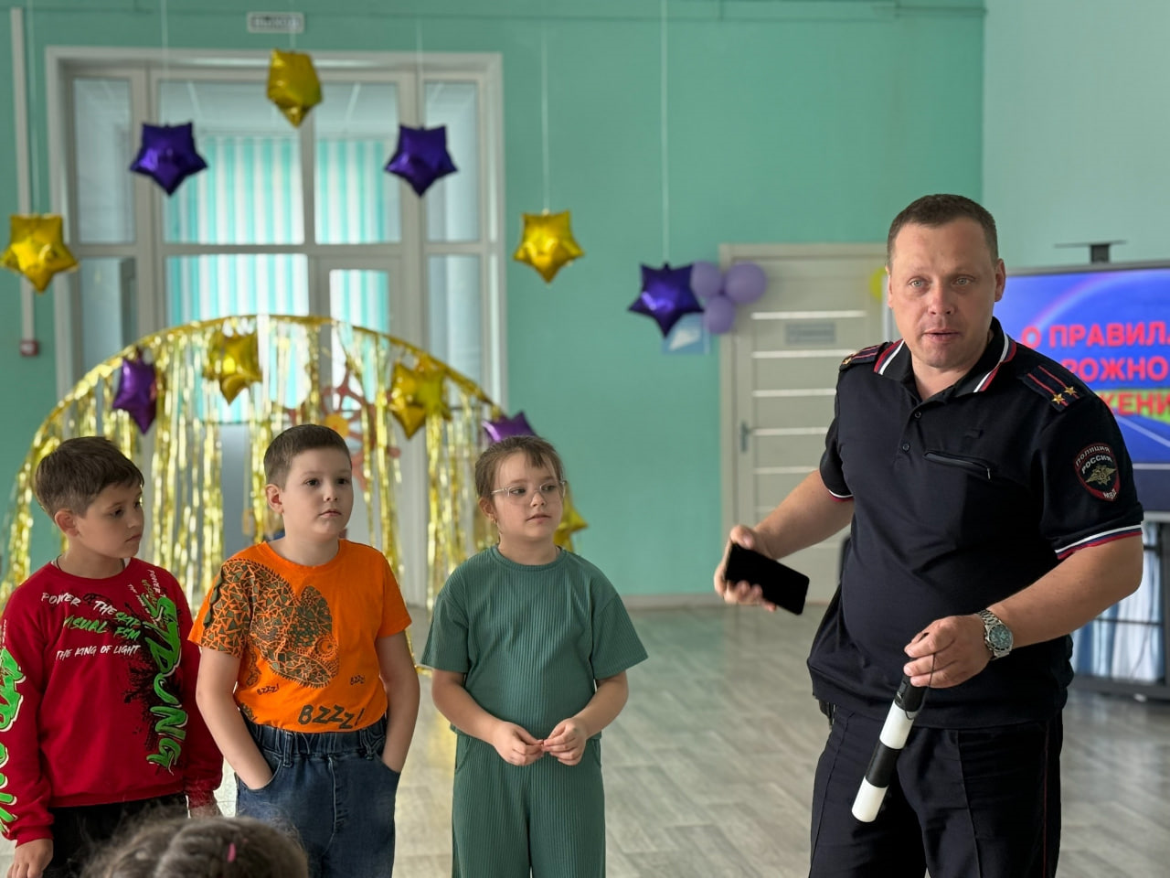 Летом продолжается работа по профилактике детского дорожно-транспортного травматизма. Об этом рассказали в комитете образования.
