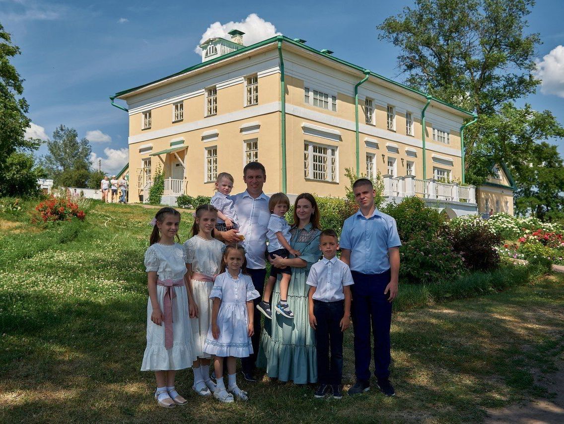 Комитет молодежной политики, физической культуры и спорта города Курска завершил прием документов на соискание премии главы города Курска «Семья года».