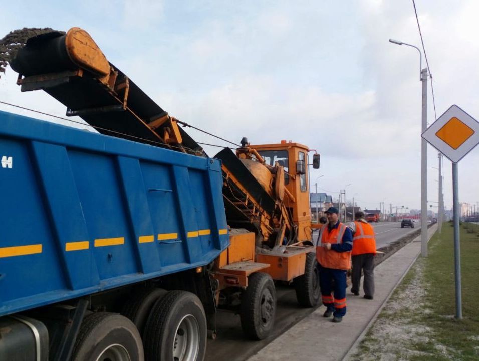 Продолжается работа курских дорожных служб.