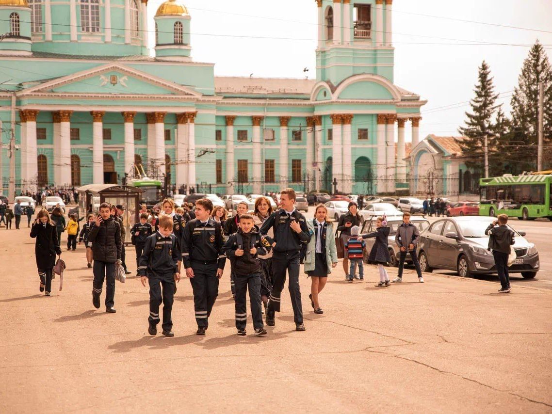 В Курске возле памятника Александру Невскому прошло памятное мероприятие, посвящённое Дню воинской славы России — Дню победы русских воинов князя Александра Невского над немецкими рыцарями на Чудском озере.