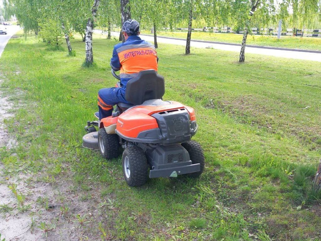 Курские дорожные службы продолжают поддерживать порядок на улицах города.