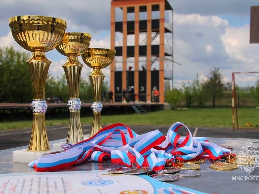 В городе завершились соревнования по пожарно-спасательному спорту среди средних школ.