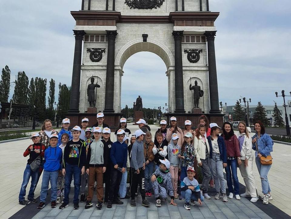 В рамках проекта «Курские каникулы» гостями выставочного центра «Курск - Город воинской славы» стали маленькие куряне, которые отдыхают в летнем пришкольном лагере на базе гимназии № 44.