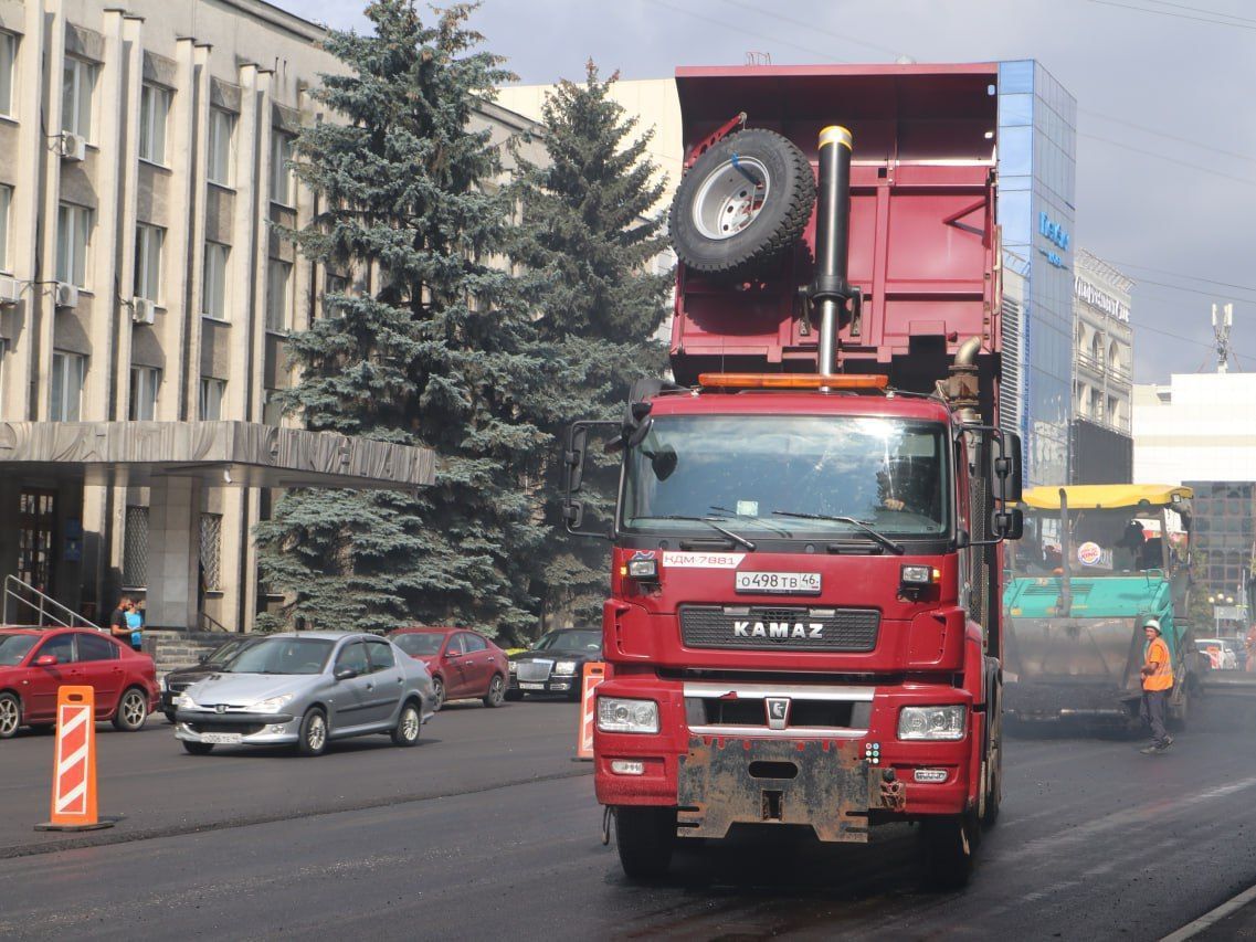 В городе продолжается капитальный ремонт автомобильных дорог.