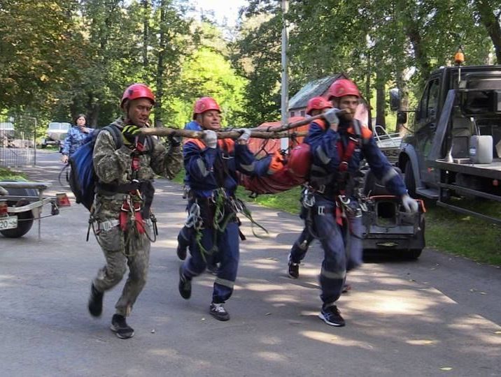 В Курске проходят XXI областные соревнования по многоборью среди аварийно-спасательных и пожарно-спасательных формирований региона.