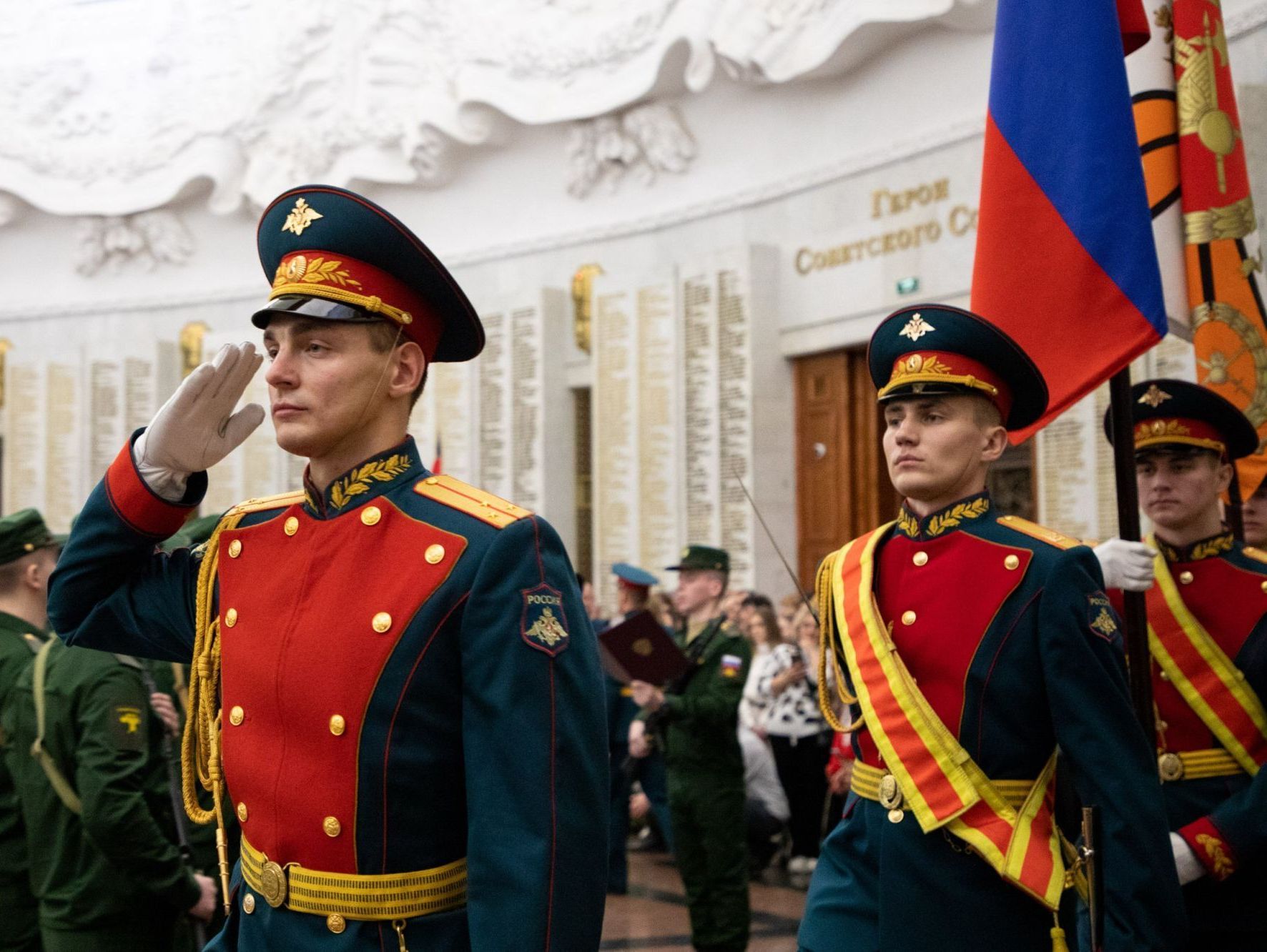 Новобранцы Преображенского полка из Курской области приняли присягу в Музее Победы.