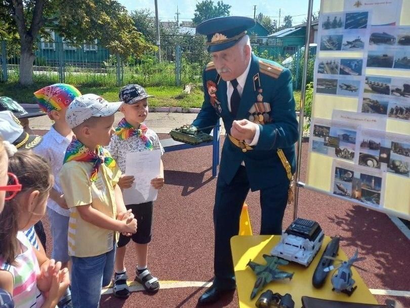 Воспитанники детских садов Курска познакомились со взрослыми профессиями.