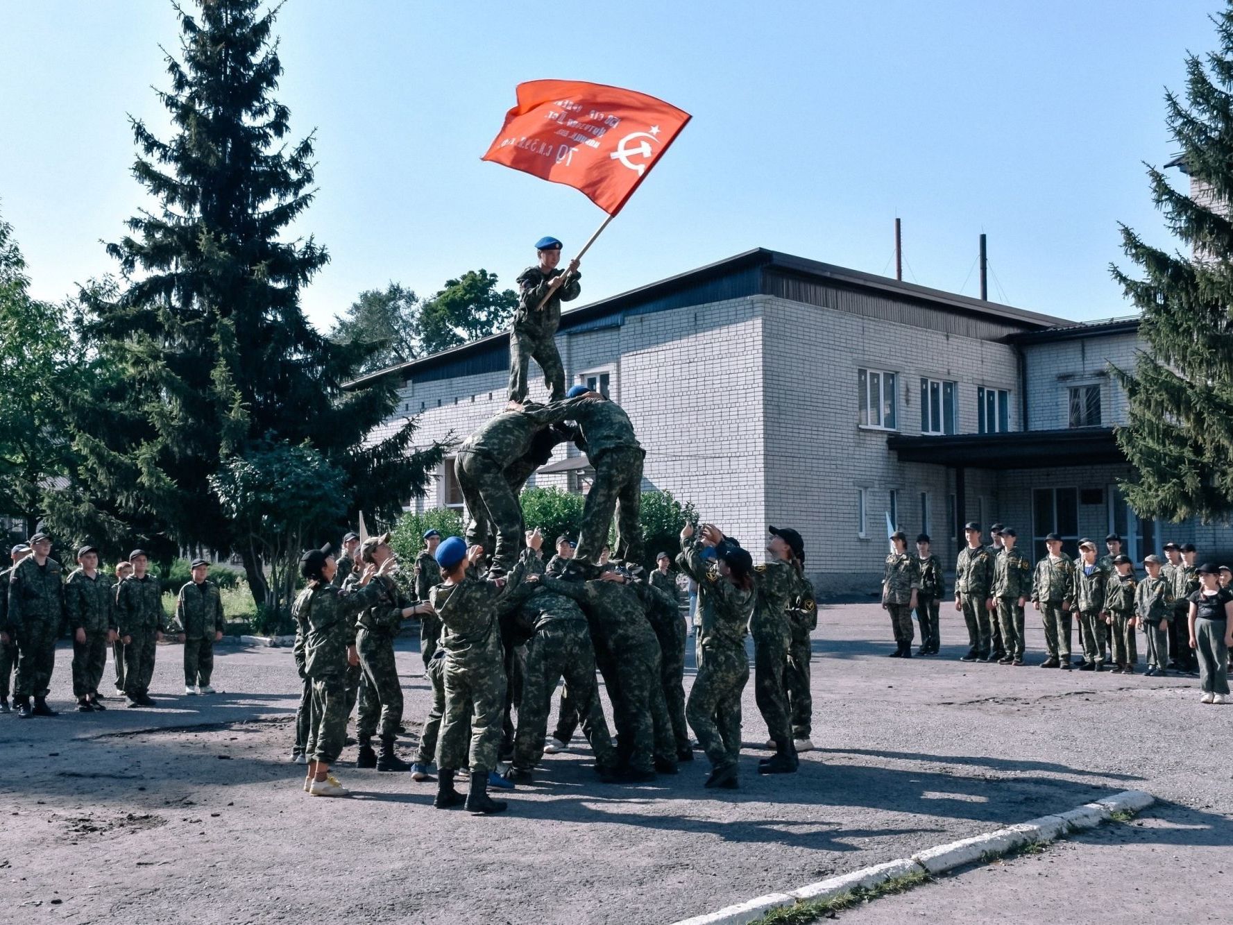 В курском санатории «Соловушка» состоялось закрытие профильной смены пограничной направленности «Будем достойны», посвященной памяти старшего лейтенанта Максима Русских.