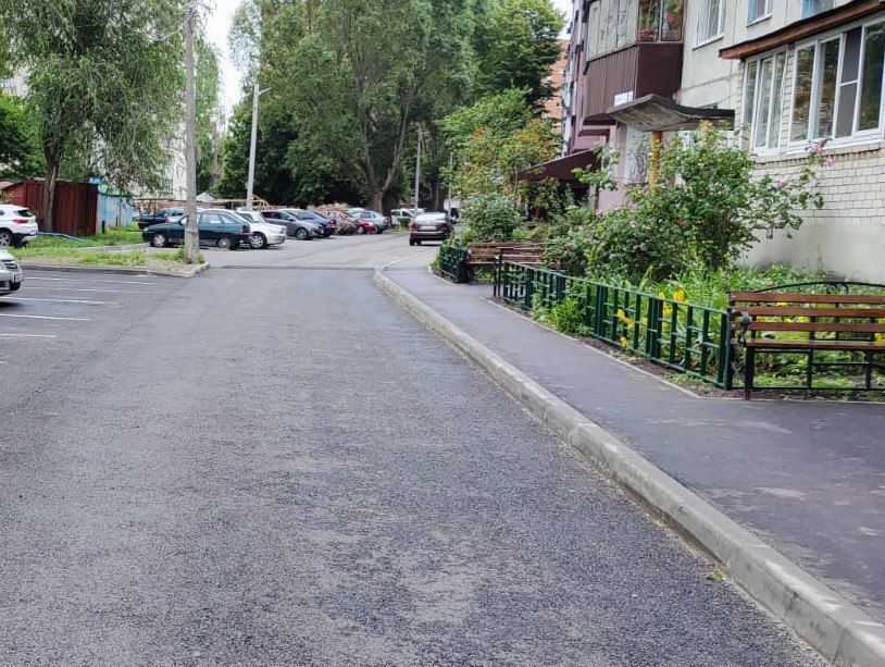 В городе продолжается благоустройство дворов, прилегающих к многоэтажным домам.