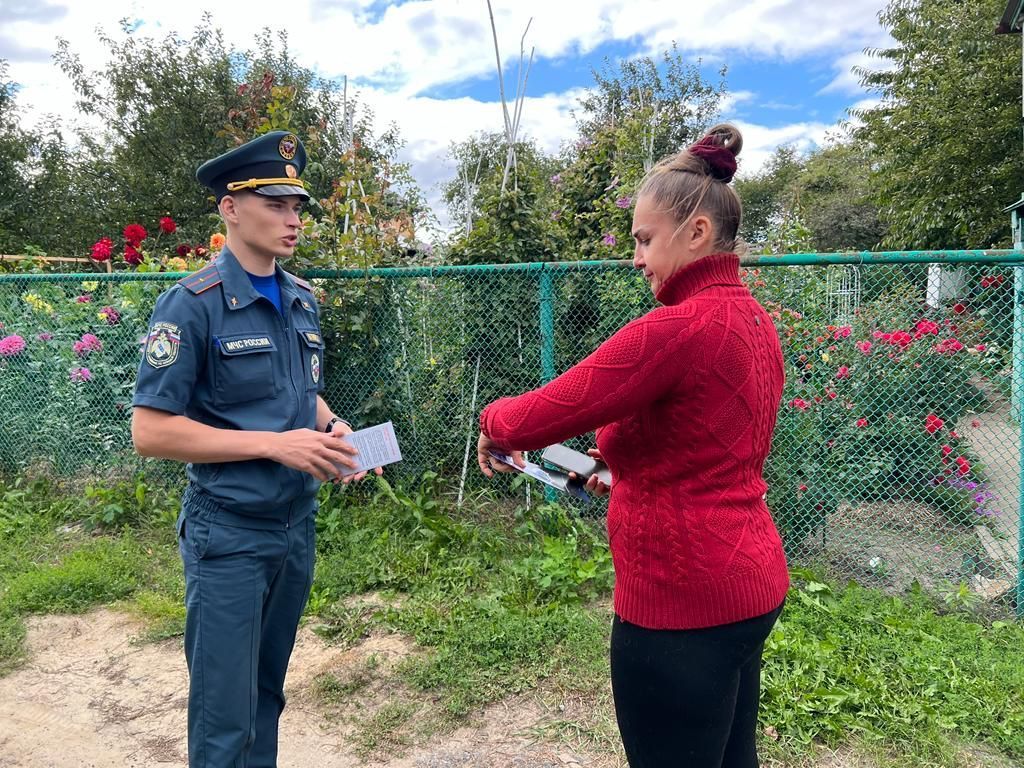 Куряне продолжают наводить порядок на огородах и дачных участках.