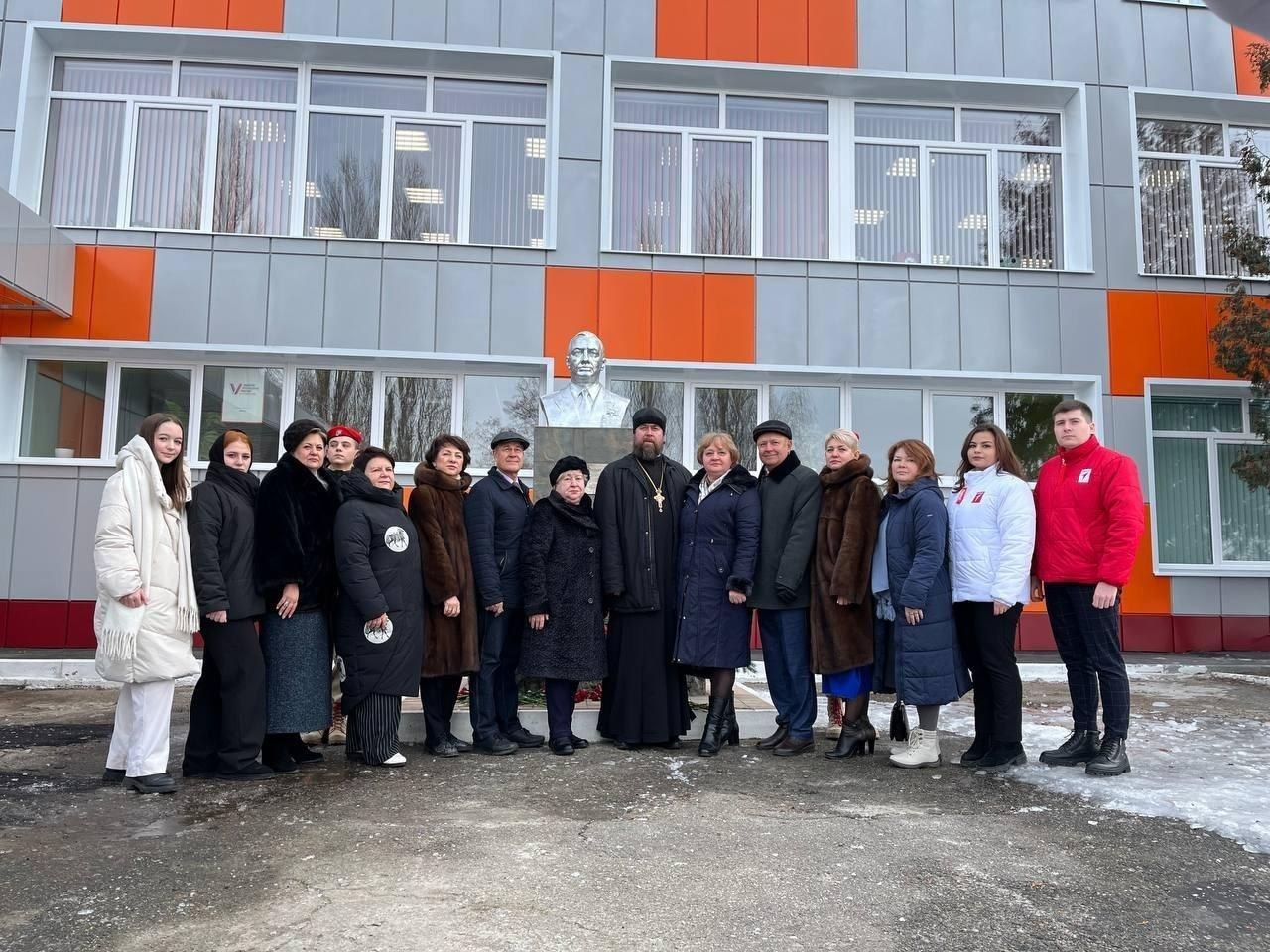 В школе № 53 им. дважды Героя Советского Союза А.И. Родимцева в рамках миротворческой программы «Времен связующая нить» прошла встреча учеников с участниками Марша Мира.