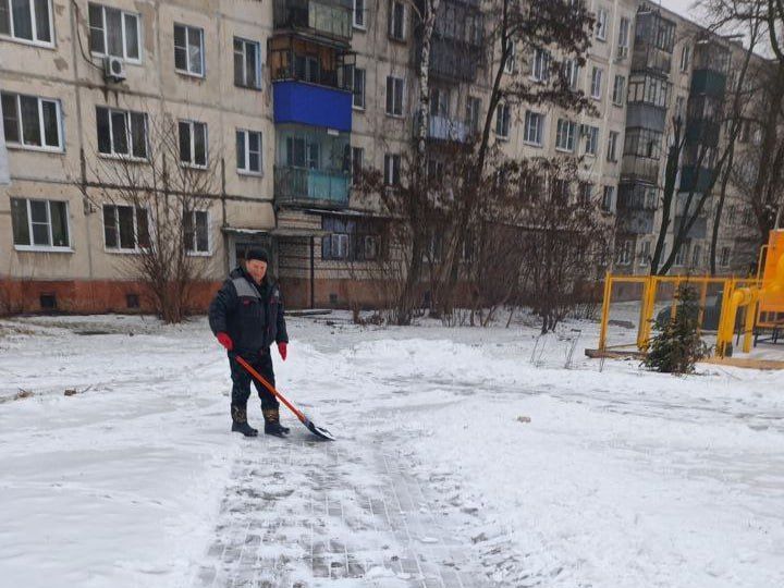 В Курске специалисты продолжают проверять состояние дворовых территорий.