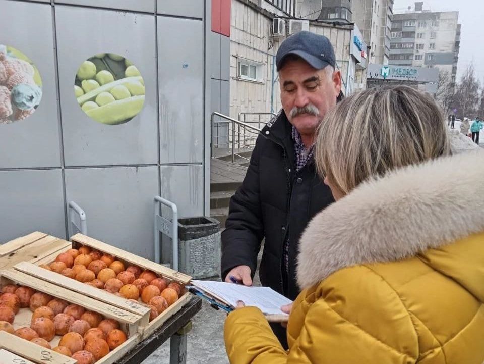 На прошлой неделе сотрудники администрации Центрального округа провели несколько рейдов по пресечению несанкционированной торговли.