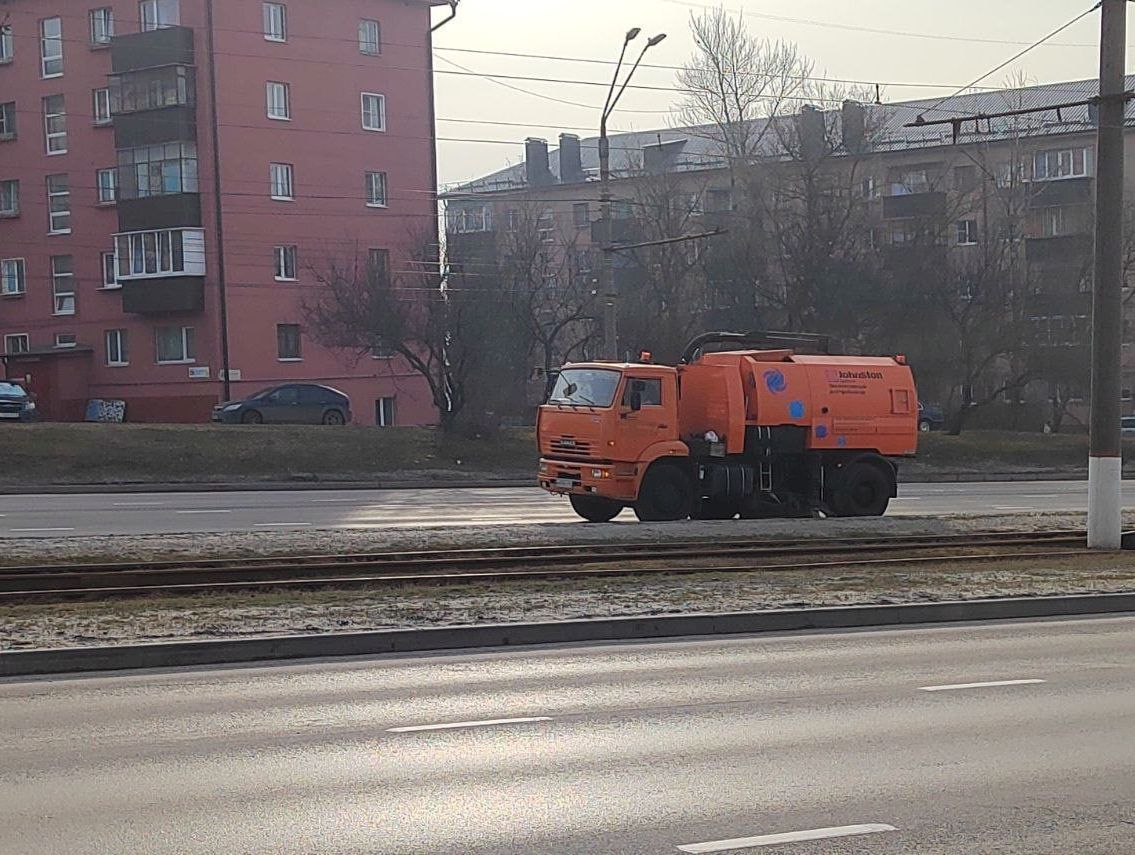 В Курске дорожные службы постепенно переходят на весенний режим работы.