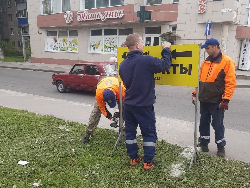 В Курске продолжается демонтаж рекламных конструкций.