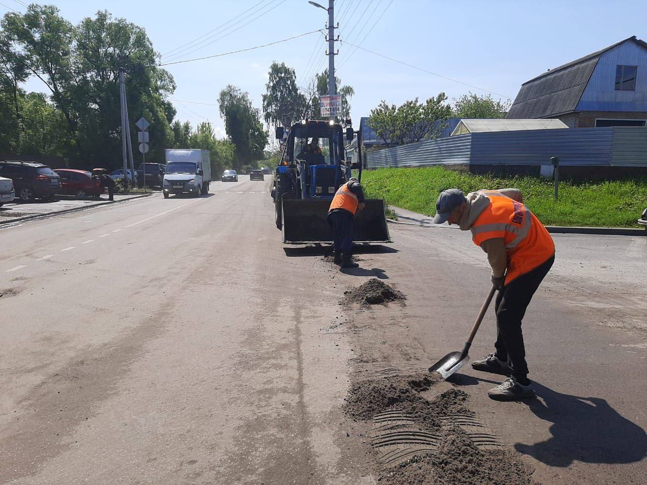 Дорожные службы всю ночь устраняли последствия непогоды.