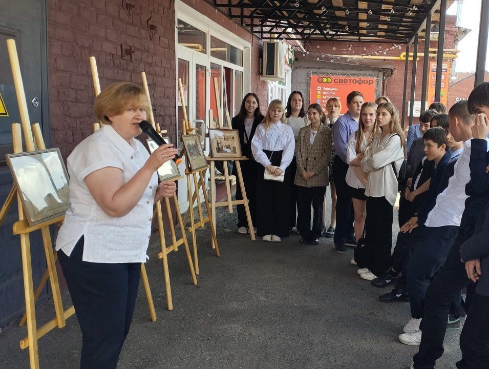 В рамках проекта &quot;9:0 в пользу Курска&quot;, посвященного 90-летию образования Курской области прошло мероприятие - &quot;Метаморфозы курской истории: здание бывших царских конюшен&quot;.