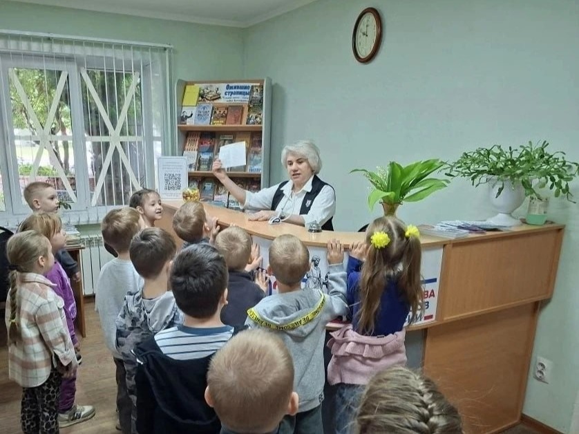 Сотрудники библиотеки-филиала № 12 провели увлекательное путешествие в мир книг для воспитанников детского сада № 81.