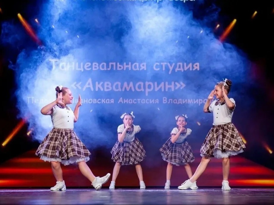 В Областном дворце молодёжи прошёл отчётный концерт Центра «Оберег» — «Звездопад талантов».