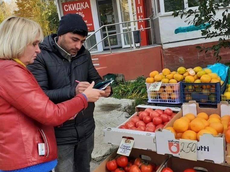 В Курске прошел рейд по точкам несанкционированной торговли.