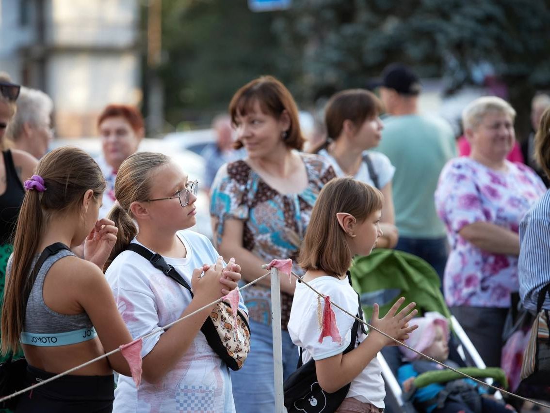 Проект «Курск-2023. Лето в городе» завершает сезон лиричных вечеров на площади ГКЦ «Лира».