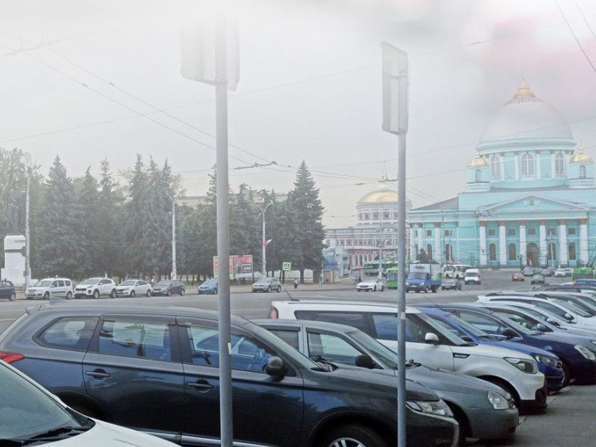 В городе работает платное парковочное пространство.