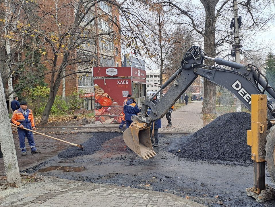 На улице Мирной полностью уложен верхний слой асфальтобетонного покрытия.