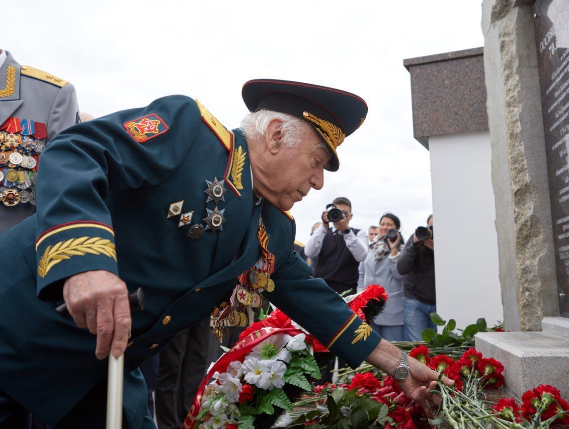 Памятник «Героям и командирам 70-й армии» открыт на мемориальном комплексе «Поклонная высота-269».