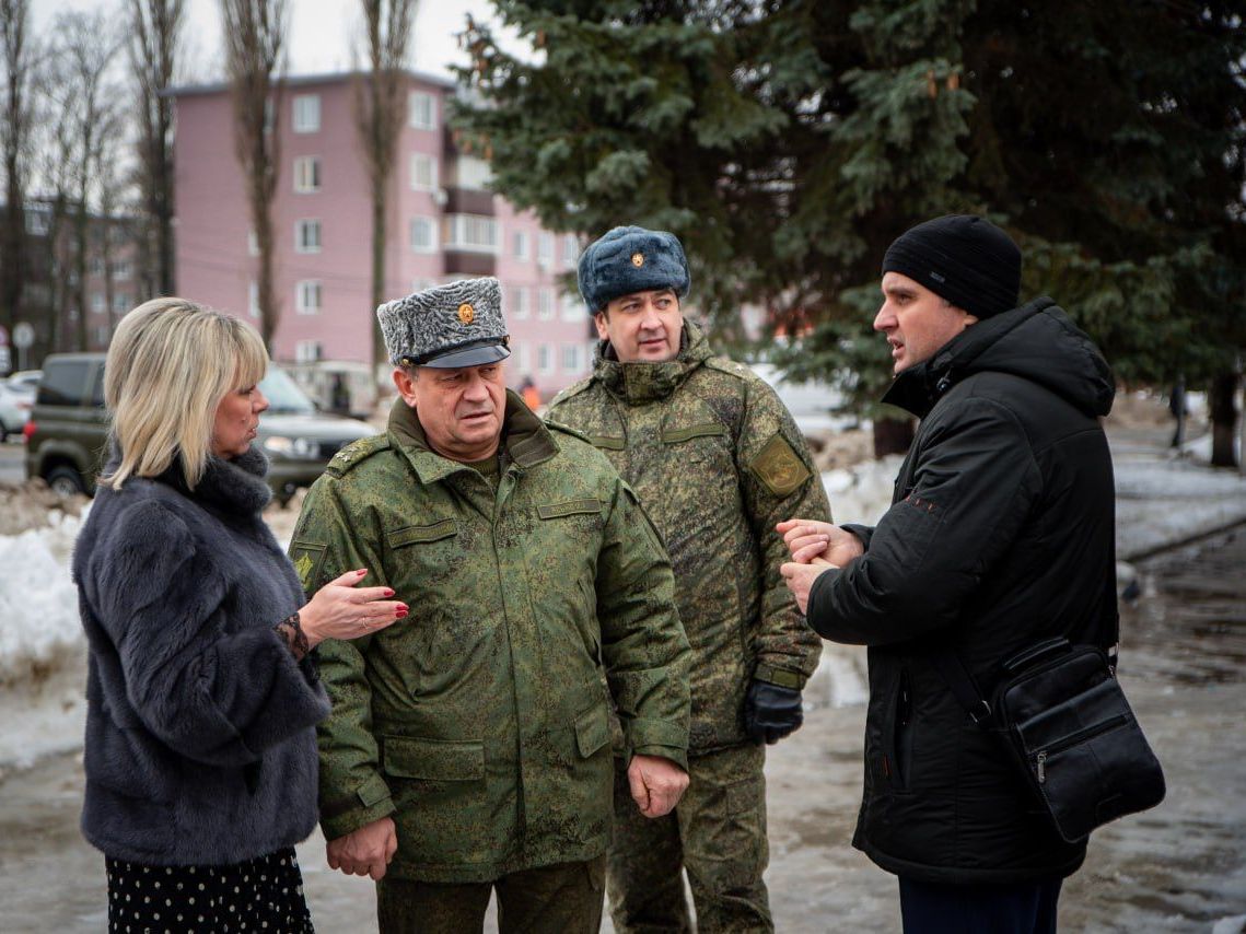 Очередной мобильный пункт отбора по контракту на воинскую службу сегодня развернут на площади Рокоссовского.